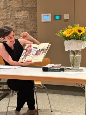 Lena Raubaum liest aus dem Buch "Die Knotenl&ouml;serin"